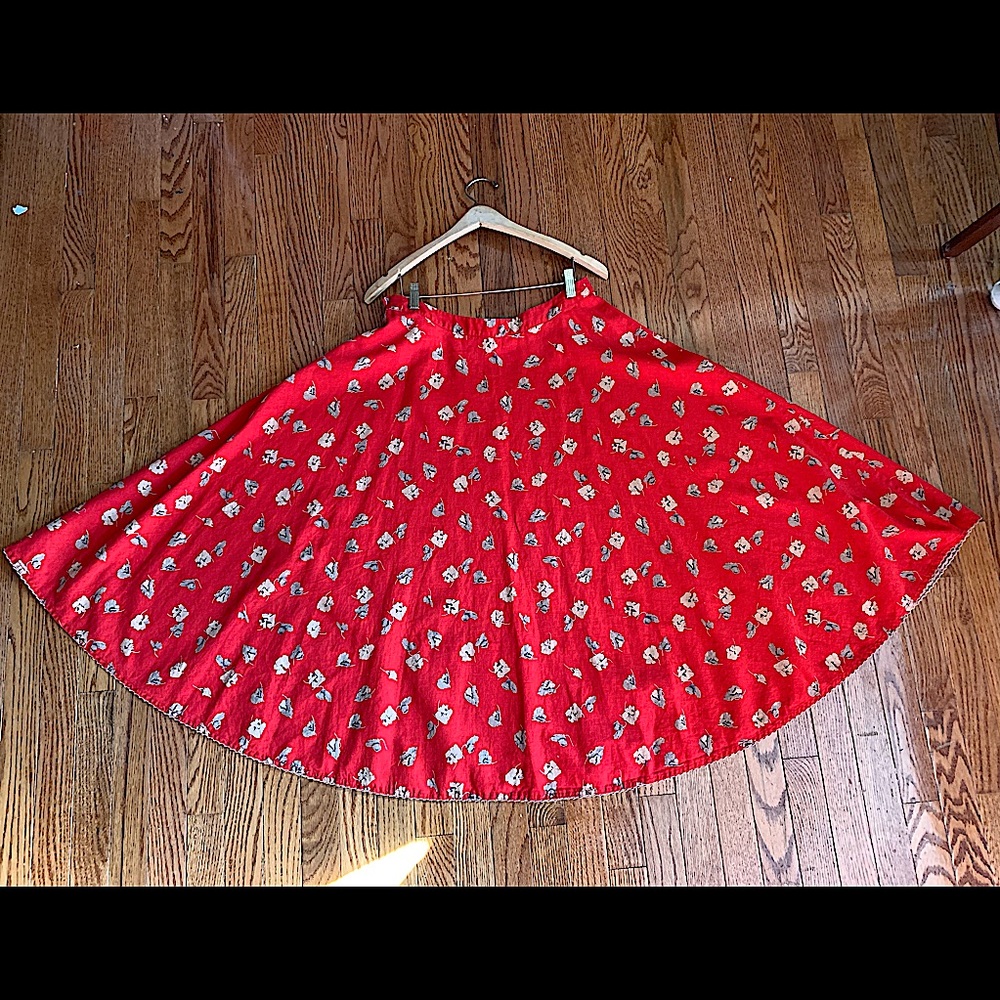 Gorgeous RARE Free People linen cotton full skirt size 10 Red w Gold flowers